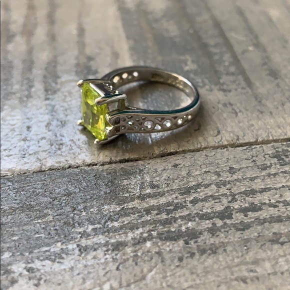Lia Sophia Appletini Ring - size 7 - Picture 2 of 2